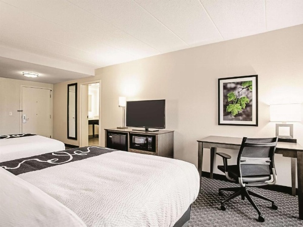 La Quinta Inn & Suites by Wyndham Baltimore N/White Marsh image 18