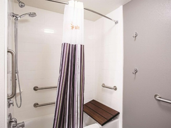 La Quinta Inn & Suites by Wyndham Baltimore N/White Marsh image 22