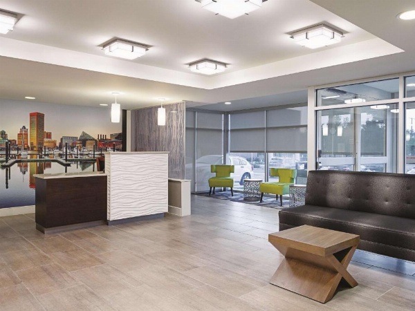 La Quinta Inn & Suites by Wyndham Baltimore N/White Marsh image 25